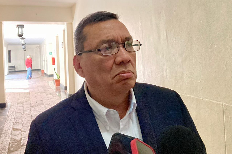 IMSS presume reducción en espera de cirugías