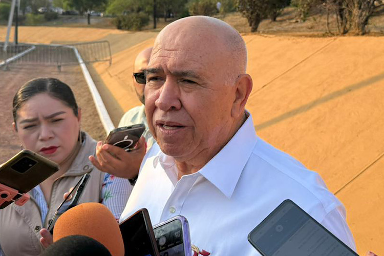 Maestros salen a calles para protestar por los abusos de poder