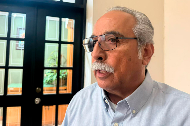 Redes sociales afectan escritura; PAN buscan frenarlo desde aulas