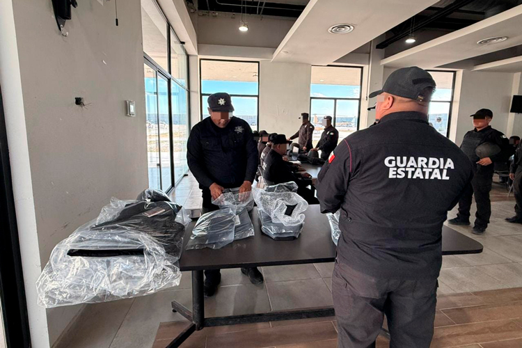 Carmen Lilia Canturosas entrega nuevas aulas en primaria