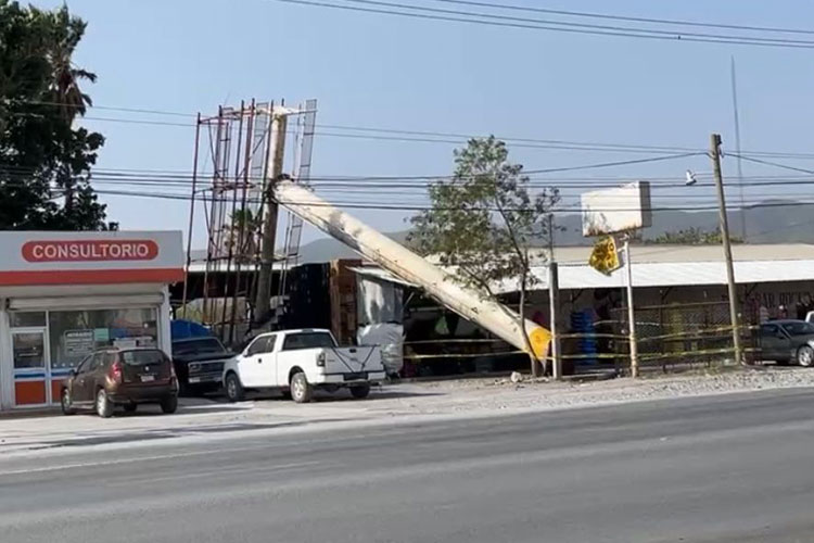 Fuertes vientos activan alerta en Tamaulipas; caen anuncios y árboles