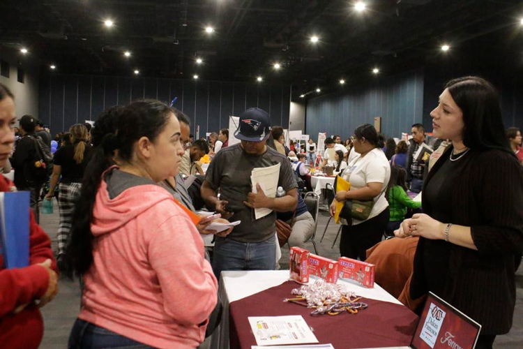 Carmen Lilia Canturosas entrega nuevas aulas en primaria