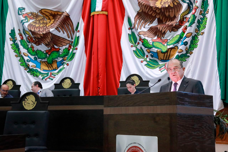 Desmontan en tribuna “crisis” inexistente de vacunas; PAN calla