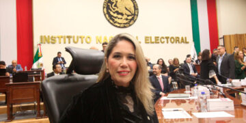 Dialogan Américo y María de Villarreal con habitantes de los polígonos de atención de Lazos del Bienestar