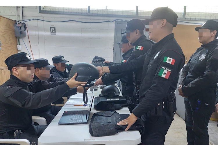 Entrega STPS Tamaulipas sobres de viaje a trabajadores que participarán en programa agrícola en Canadá
