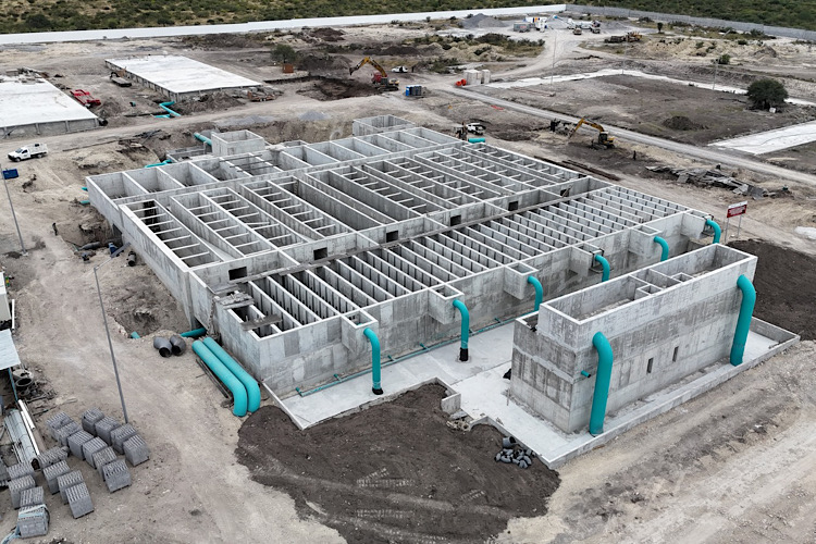 Entrega STPS Tamaulipas sobres de viaje a trabajadores que participarán en programa agrícola en Canadá