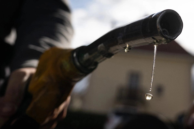 Entrega STPS Tamaulipas sobres de viaje a trabajadores que participarán en programa agrícola en Canadá