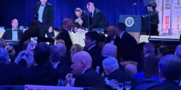 Disparos en cena de Trump; detienen a tirador