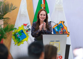 Dialogan Américo y María de Villarreal con habitantes de los polígonos de atención de Lazos del Bienestar