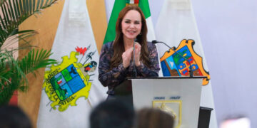 Dialogan Américo y María de Villarreal con habitantes de los polígonos de atención de Lazos del Bienestar