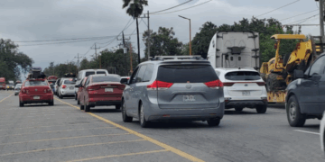 Caos vial por retén militar rumbo a Monterrey