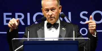 EU liga caso Rocha a combate binacional