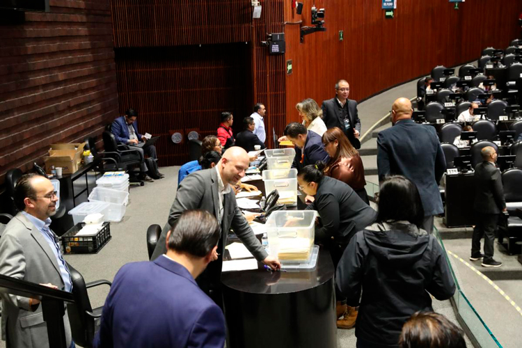 A contra reloj, depuran lista de aspirantes a consejeros del INE