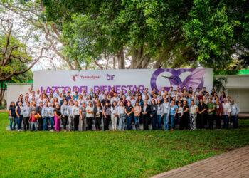 Dialogan Américo y María de Villarreal con habitantes de los polígonos de atención de Lazos del Bienestar