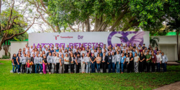 Dialogan Américo y María de Villarreal con habitantes de los polígonos de atención de Lazos del Bienestar
