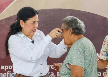 Entrega Patty Chío más apoyos de la Beneficencia Pública y el DIF