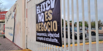 Estudiantes vuelven a tomar el TEC de Victoria