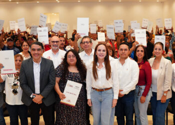 Entrega Carmen Lilia 200 escrituras gratuitas