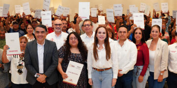 Entrega Carmen Lilia 200 escrituras gratuitas