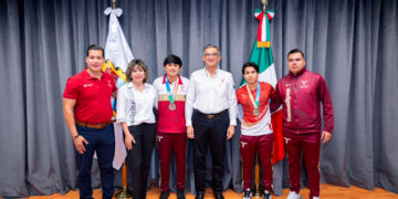 Recibe gobernador a históricos campeones tamaulipecos