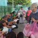 Pleito escolar termina con comida regalada en el IMSS