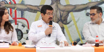 Apadrinan Lucy y Lalo Gattás a 72 matrimonios en ceremonia colectiva del DIF