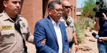 Cae círculo cercano de Rocha Moya en EU