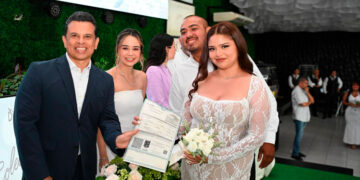 Apadrinan Lucy y Lalo Gattás a 72 matrimonios en ceremonia colectiva del DIF