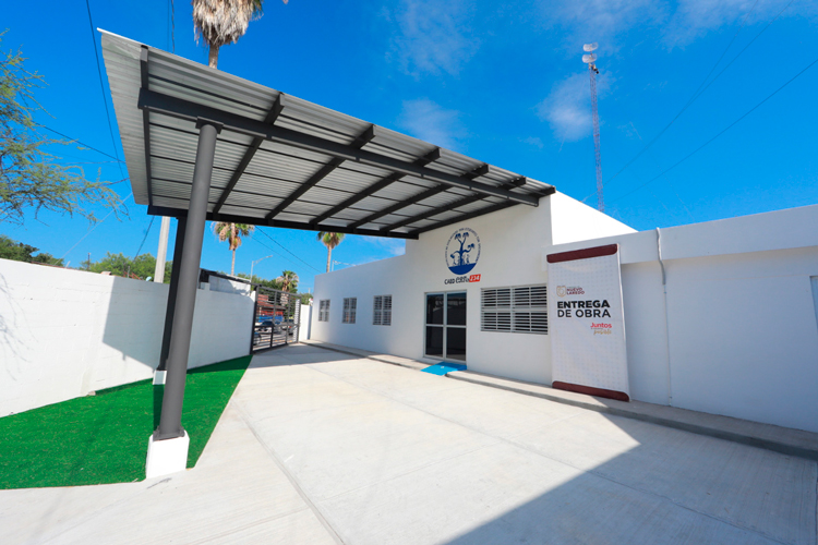 Entrega Carmen Lilia obras en preparatoria al poniente de NLD