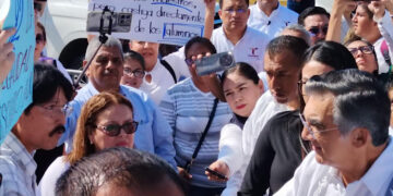 Exigen maestros intervención en conflicto escolar