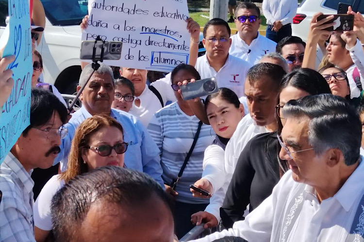 Exigen maestros intervención en conflicto escolar