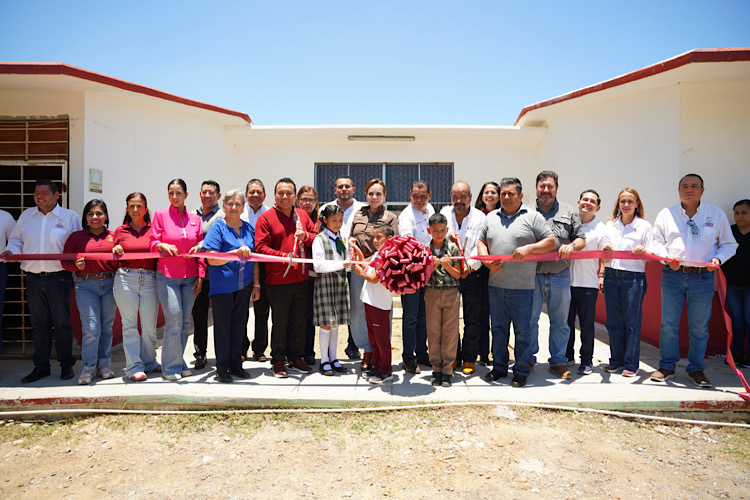 Fortalece Gobierno de Carmen Lilia Canturosas infraestructura educativa en primaria de Valles de Anáhuac