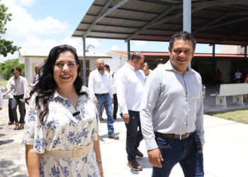 Rehabilita Patty Chío, techos  en la Primaria Rodolfo Torre Cantú