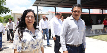 Rehabilita Patty Chío, techos  en la Primaria Rodolfo Torre Cantú