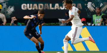 España acerca a Ecuador frente al Tri