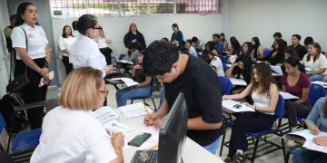 Aspirantes a ingresar a la UAT presentan examen CENEVAL