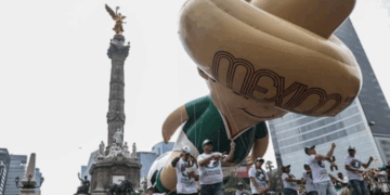 Reforma vive el Gran Desfile del Mundial 2026