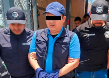 Entregan a México funcionario aduanal