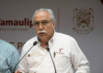 Entregan a México funcionario aduanal