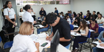 Aspirantes a ingresar a la UAT presentan examen CENEVAL
