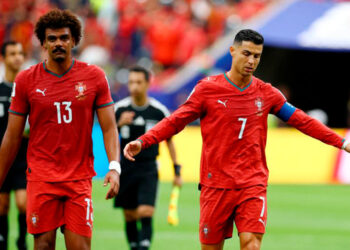 Mexicanos desafían prohibición de la FIFA; portan máscaras en el Inglaterra vs Croacia
