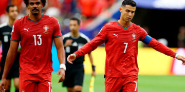 Mexicanos desafían prohibición de la FIFA; portan máscaras en el Inglaterra vs Croacia