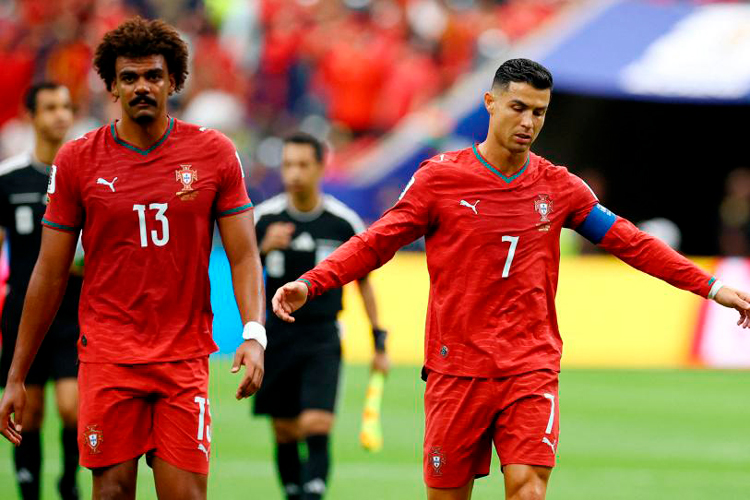 Mexicanos desafían prohibición de la FIFA; portan máscaras en el Inglaterra vs Croacia
