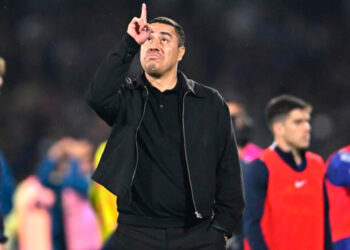 Mexicanos desafían prohibición de la FIFA; portan máscaras en el Inglaterra vs Croacia