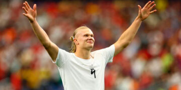 Haaland, héroe otra vez para Noruega, que se mete en octavos de final del Mundial