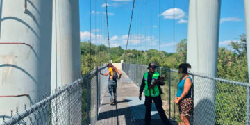 Evitan GE que mujer se suicidara en puente de Xicoténcatl