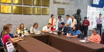 Avanza juicio político contra Samuel García