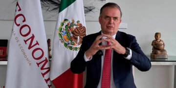 Agonía del libre comercio pega al crecimiento del país: Ebrard