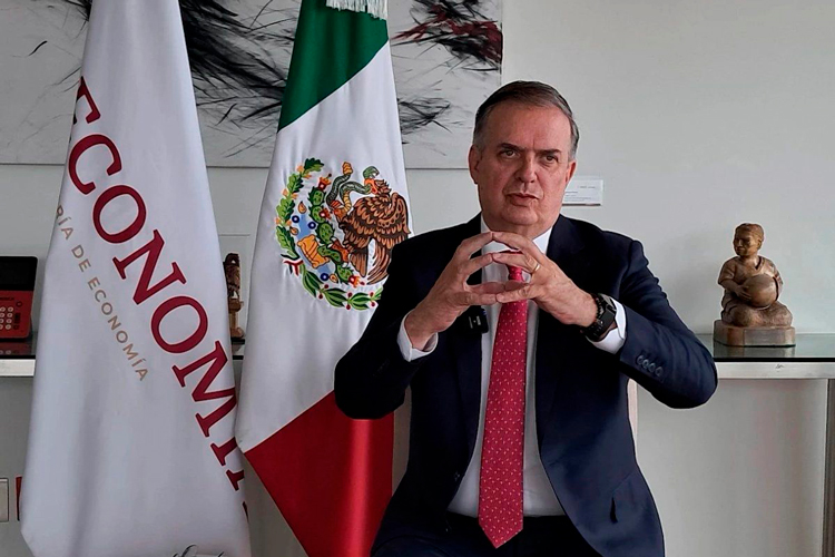 Agonía del libre comercio pega al crecimiento del país: Ebrard