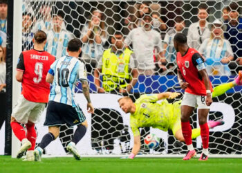 Lionel Messi, máximo goleador del Mundial; falla un penalti vs Austria